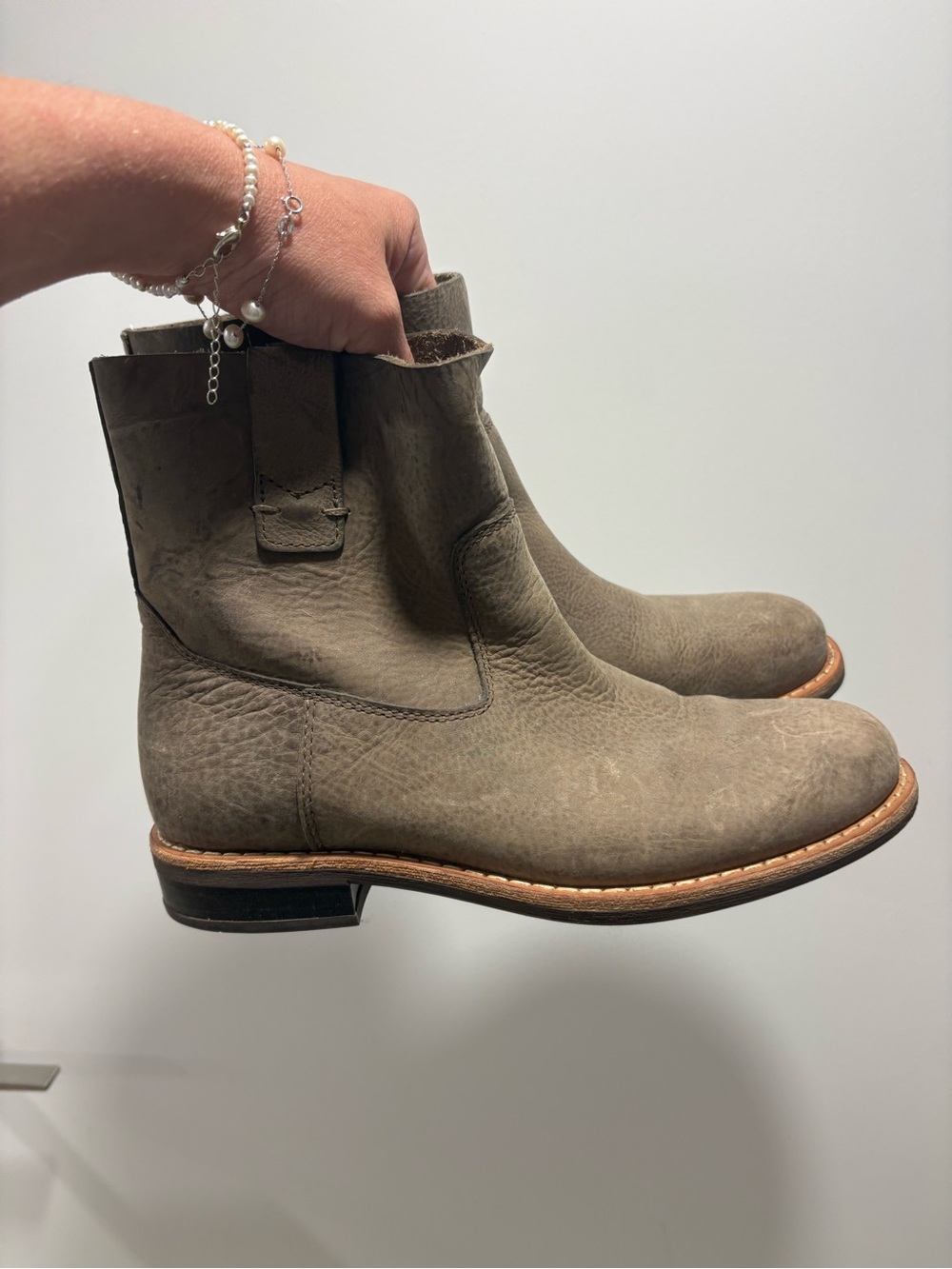 Classic Short Leather Pull-On Boots - Taupe